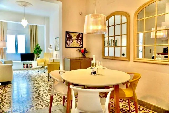 Piso en Malaga con licencia turistica y gran potencial - foto 2
