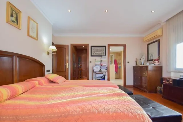 Chalet en venta en Maracena — 29