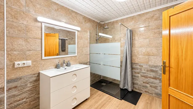 UNA CASA PARA VIVIRLA, DISFRUTARLA Y HACERLA TUYA EN BENIMODO — 32