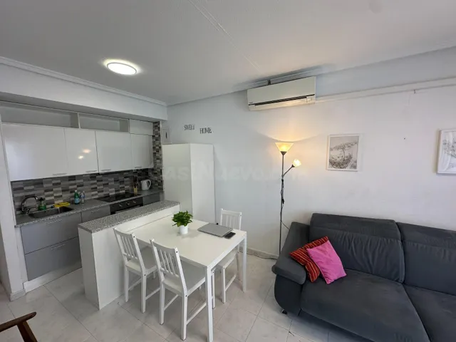 Estudio con terraza, Alicante, Torrevieja. 1 habitación, 36 m2, 900 metros al mar — 6
