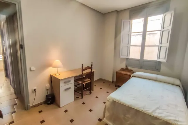 ALQUILER  habitaciones ESTUDIANTES CENTRO — 24