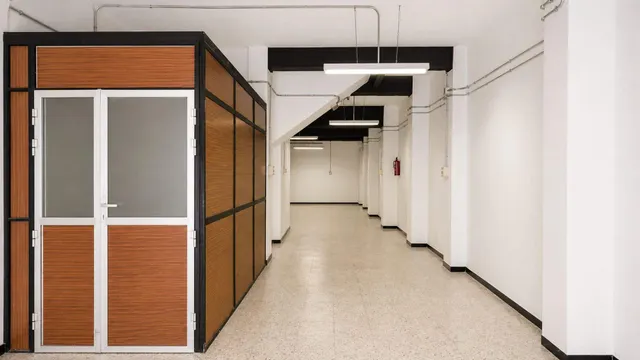 Local comercial diáfano en zona urbana — 29