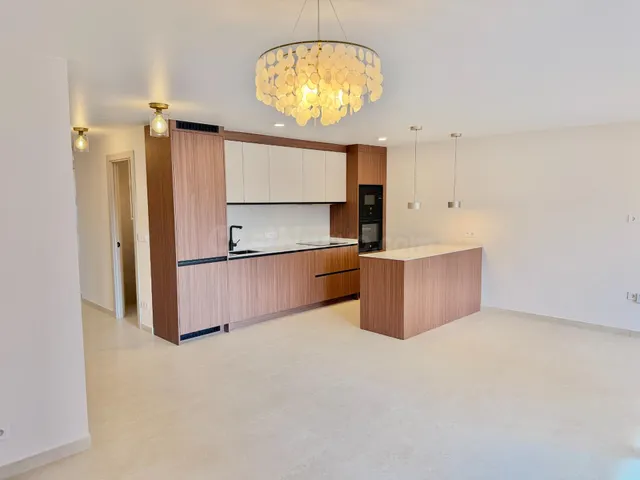 Piso reformado de 3 dormitorios y 2 baños a 200 metros del m