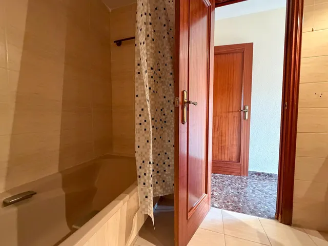 Piso de 4 habitaciones en alquiler en barrio Beteró — 22