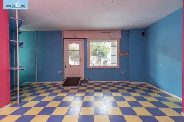 Local comercial en venta en calle agustina de aragón — 10