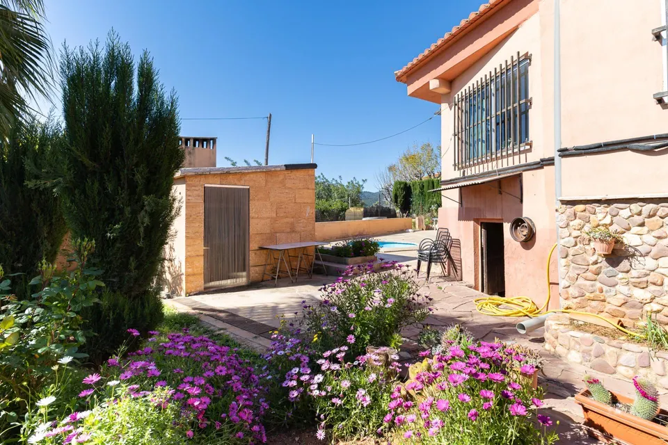 ¡Chalet de Ensueño en Onda con Vistas Panorámicas y Piscina Privada!