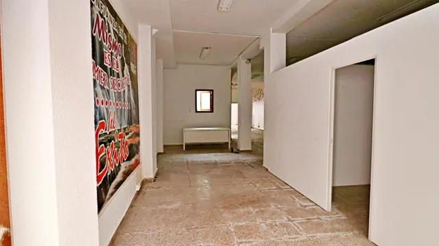 ¡Descubre tu nuevo espacio de trabajo en el corazón de la ciudad! Presentamos un local de dos planta — 13