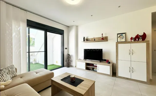 Se vende ático de 2 dormitorios en la primera planta con solárium privado en Oasis Beach XII, El Raso, Guardamar del Segura — 12
