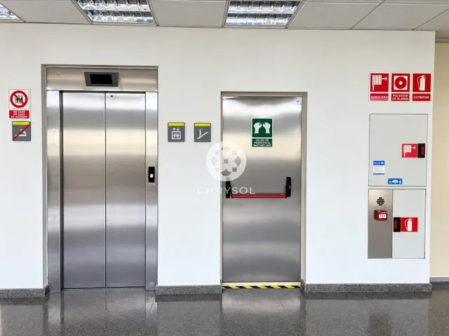 Exclusiva nave industrial tipo c con edificio corporativo junto a zona franca y fira de Barcelona. — 15