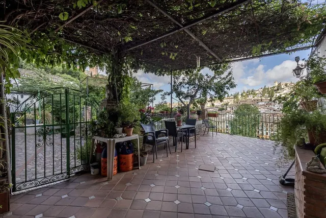 PRECIOSA CASA CON VISTAS A LA ALHAMBRA — 10