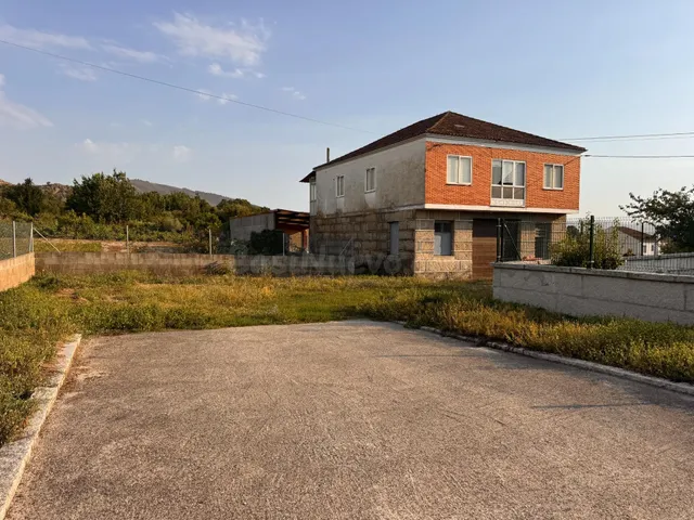 CASA EN VENTA EN ABEDES VERIN.