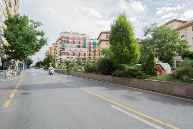 Se vende plaza de aparcamiento cerrada junto Alhamar — 12