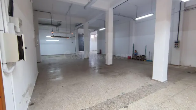 MAGNIFICO LOCAL COMERCIAL CON 2 SALIDAS EN GANDIA-BENIRREDRA - foto 3