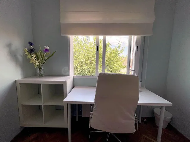 ¡CHICAS ESTUDIANTES! ÚLTIMA HABITACIÓN EN CHALET A COMPARTIR EN VILLANUEVA DE LA CAÑADA (MADRID). — 17
