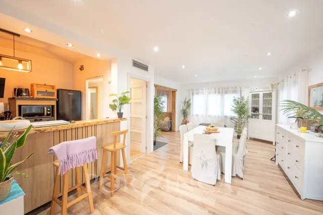 Villa reformada con piscina privada en Can Carbonell, Caldes de Malavella — 12