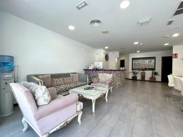 Local comercial 376m² en venta - Marbella — 12