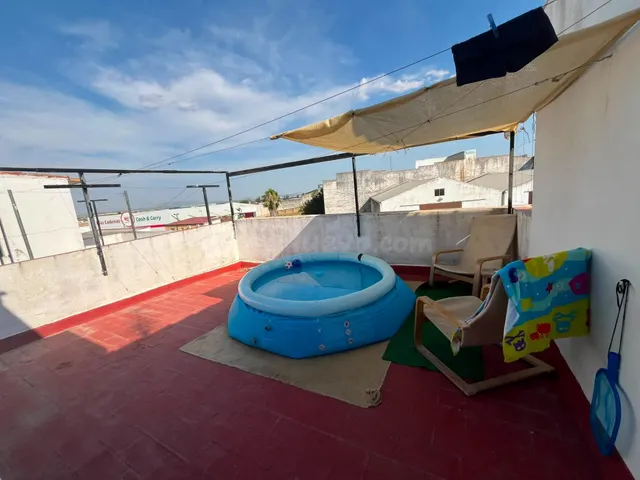 Excelente vivienda familiar con chimenea, patio y terraza en - foto 2