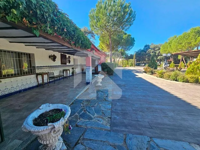 Espectacular villa en urbanización vigilada — 8