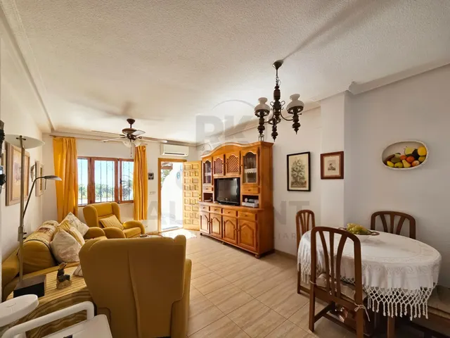 Bungalow con terraza de 25 m2 y vistas a Tabarca a 200 m del mar — 7