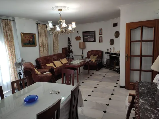 ¡Tu Nuevo Hogar en el Corazón de Cabra por Solo €176,000! - foto 3