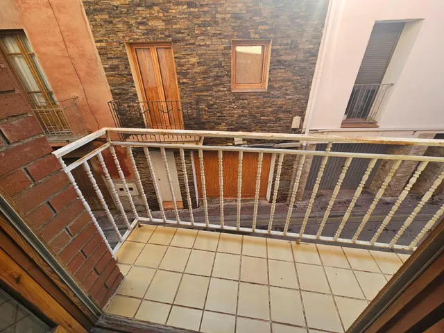 Casa con garaje, patio, balcón y terraza en Alguaire — 7