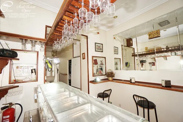 BAR CAFETERIA FRENTE A METRO Y RENFE PIRAMIDES — 36
