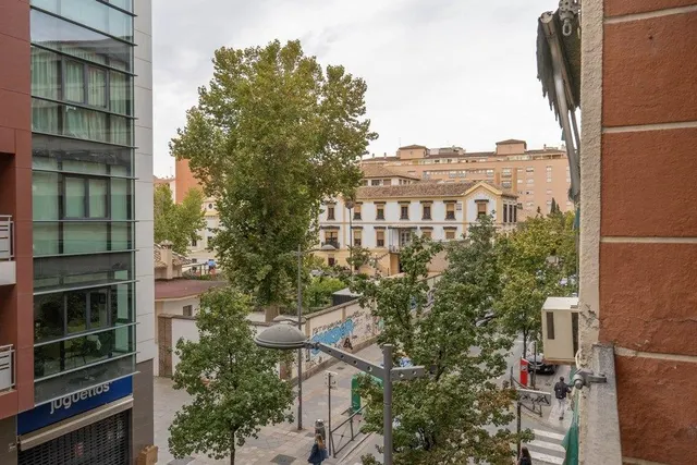 Pisazo en venta en calle Obispo Hurtado — 25