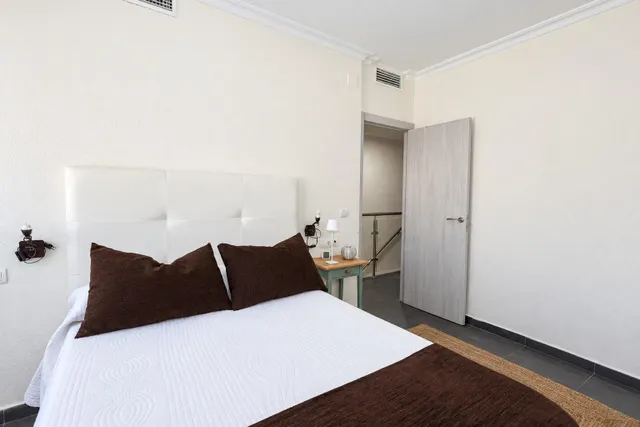 ¡TU NUEVO HOGAR CON DOS PATIOS, 2 DORMITORIOS Y AIRE POR CONDUCTOS! — 25