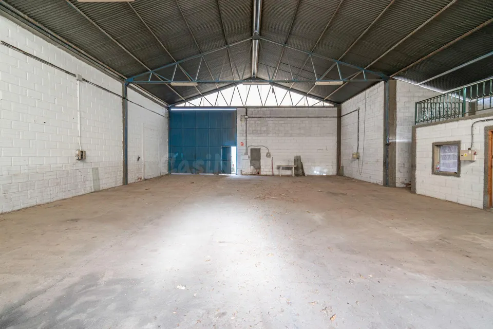 NAVE INDUSTRIAL DE 240M2 EN JUN-GRANADA