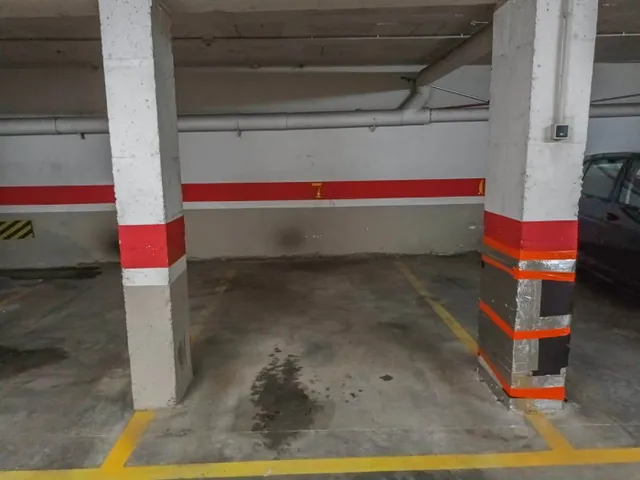 Plaza de parking en venta para coche pequeño, motocicletas o remolque - ECONOMICO — 2