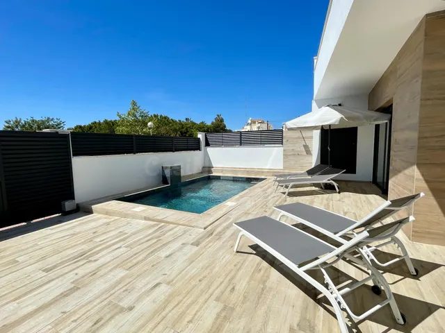 SE VENDE VILLA INDEPENDIENTE EN GUARDAMAR DEL SEGURA, 3 habi - foto 3