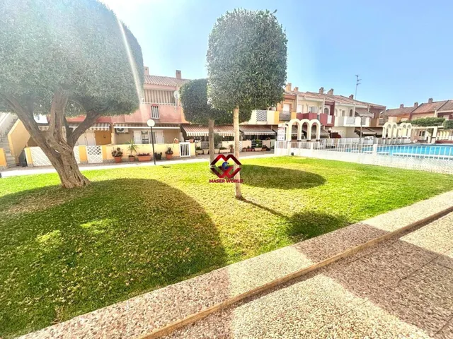 Adosado reformado con piscina comunitaria y garaje cerrado e - foto 2