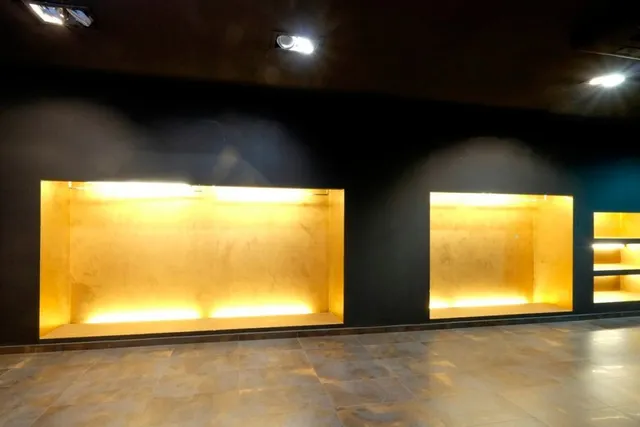 LOCAL EN PUERTA REAL-RECOGIDAS (PLAZA CAMPOVERDE) — 31