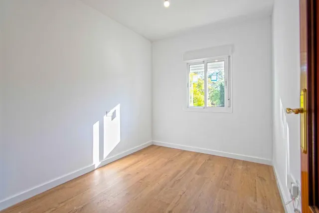 Estupendo piso en Polígono San Pablo, en calle Juan Espantaleón, junto Avda Villas de Cuba!! — 11