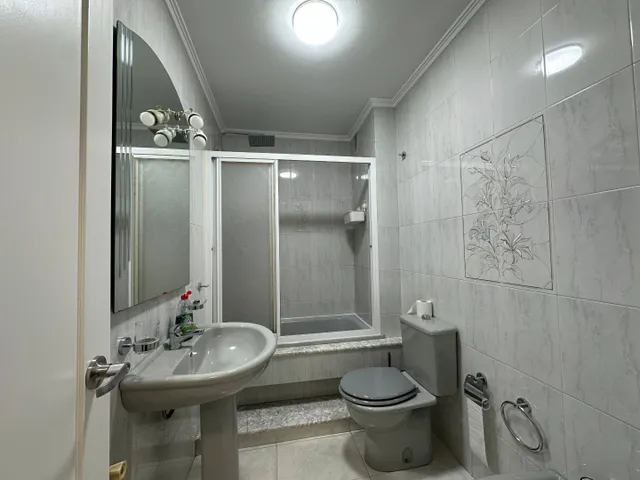 Amplio piso de 4 habitaciones con terraza y garaje en Rúa Erin (Zona Sur) — 8