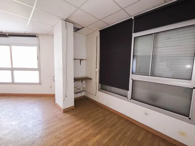 Segunda planta de edificio de oficinas en alquiler en Barberá del Vallés — 7