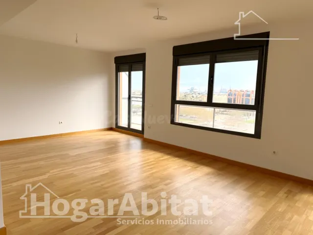 EN RESIDENCIA CON PISCINA Y GARAJE CERCA DE LA CIUDAD DE LAS - foto 2