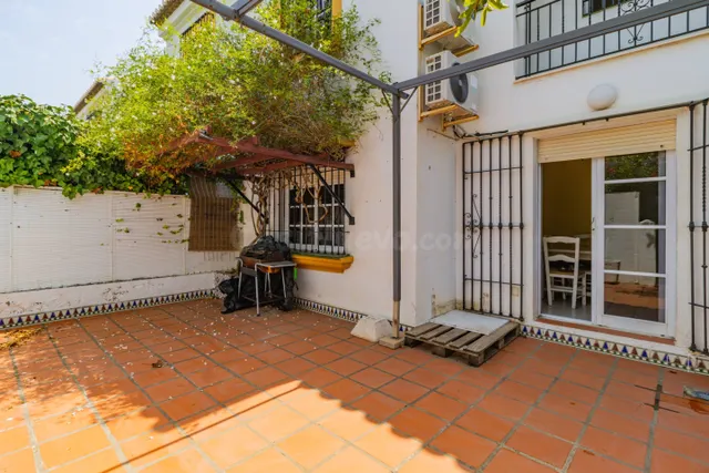 CASA EN SEGUNDA LÍNEA DE PLAYA, URBANIZACIÓN MARE NOSTRUM - foto 5