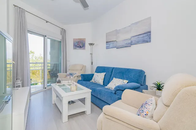 ¡Tu oasis junto a mar! Precioso piso de 2 dormitorios con terraza, piscina y garaje en Playa Poniente, Motril. — 6