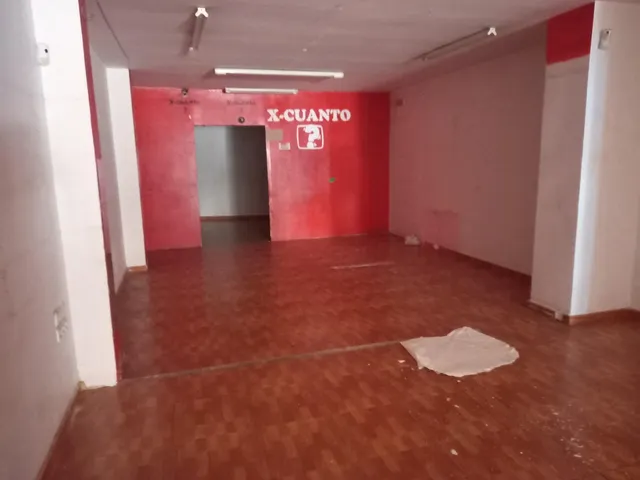 SE ALQUILA LOCAL — 7