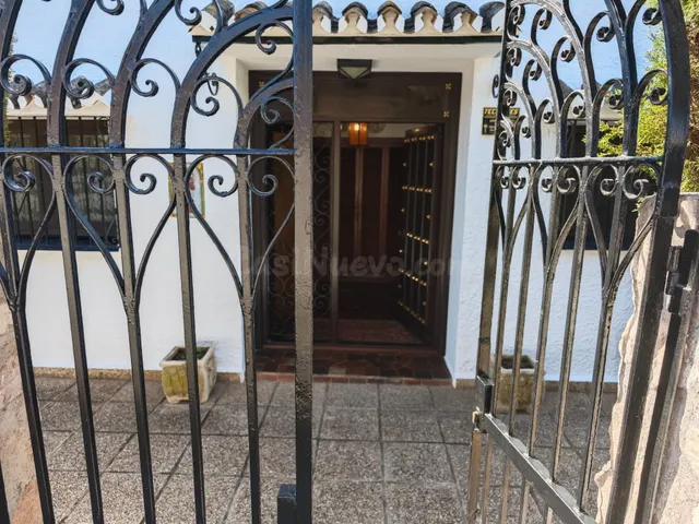 Magnifica villa situado en Fuengirola, en la zona Sohail. - foto 3