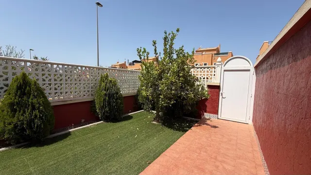 BUNGALOW TOTALMENTE REFORMADO CON 2 HAB 2 BAÑOS EN URB DREAM - foto 4