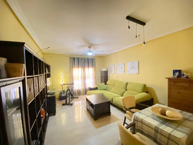 PISO DE DOS DORMITORIOS, DOS BAÑOS Y COCHERA EN BARRIO DE MO - foto 2