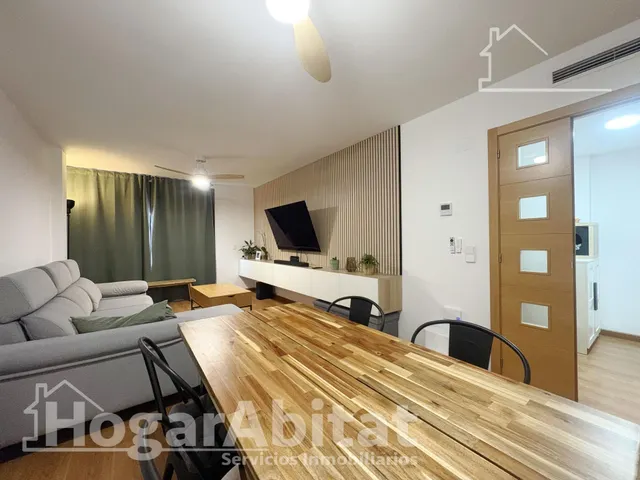 ¡Hogar de lujo! Amplio, sofisticado y reformado, con patio y garaje, todo amueblado — 50