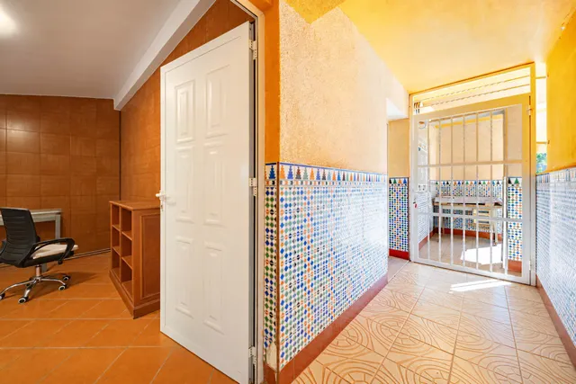 Exclusivo chalet con piscina, gran parcela y apartamento para invitados a menos de 200 metros de la playa — 34