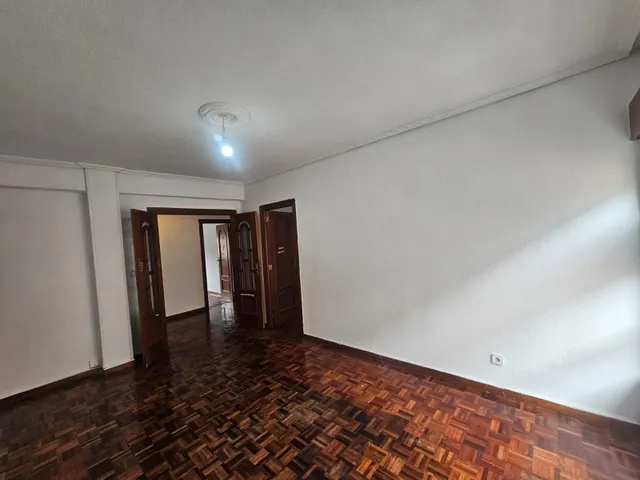 Amplio Piso en  Torrelavega - zona Inmobiliaria — 13