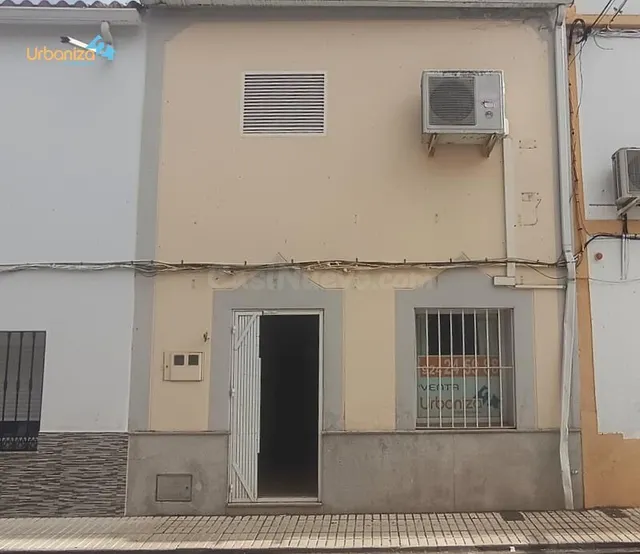 SE VENDE CASA ACONDICIONADA COMO TIENDA.