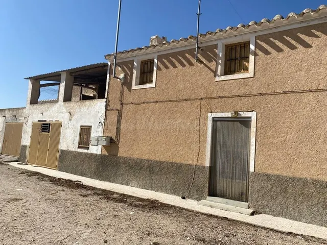 ESTUPENDA FINCA EN FONTANARES CON CASA RUSTICA - foto 2