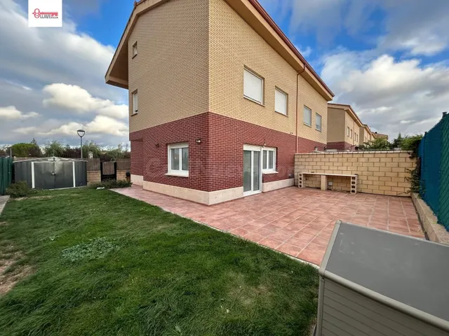Espectacular Pareado Seminuevo en Cogollos por €238,000 - foto 5