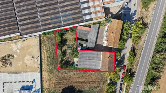 Girona, Domeny | Gran Oportunidad: Edificio de 702 m2 con Taller, Vivienda y Patio — 29